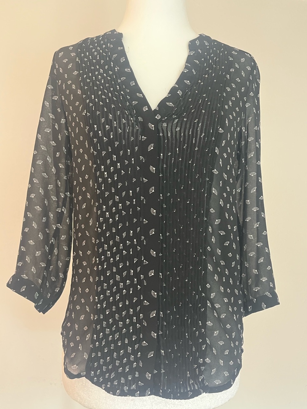 H&M Black Geometric Print Pleated Pintuck Blouse Size 2